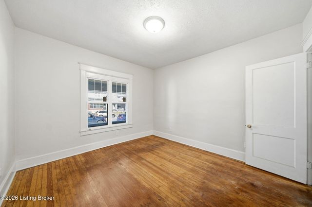 3426 River Park Dr, Louisville, KY 40211