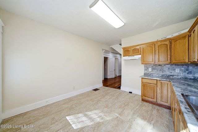 3426 River Park Dr, Louisville, KY 40211