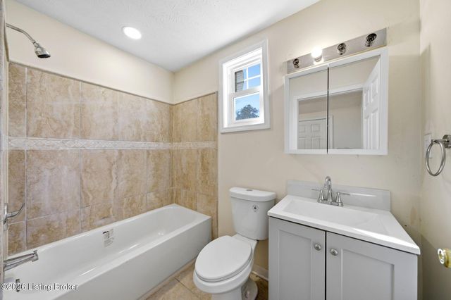 3426 River Park Dr, Louisville, KY 40211