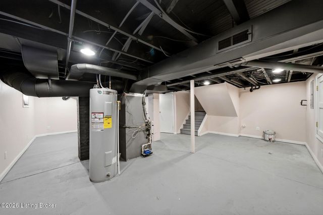 3426 River Park Dr, Louisville, KY 40211