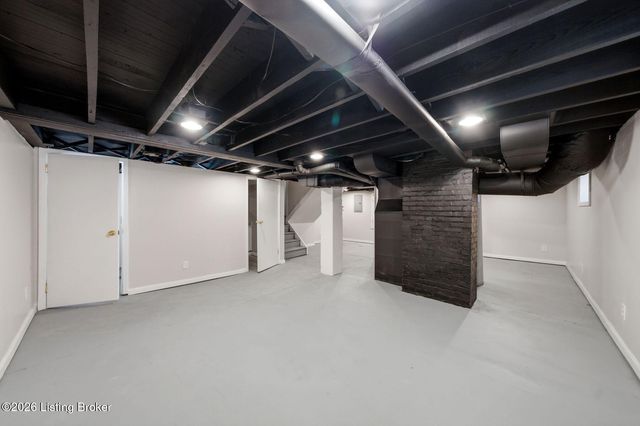 3426 River Park Dr, Louisville, KY 40211