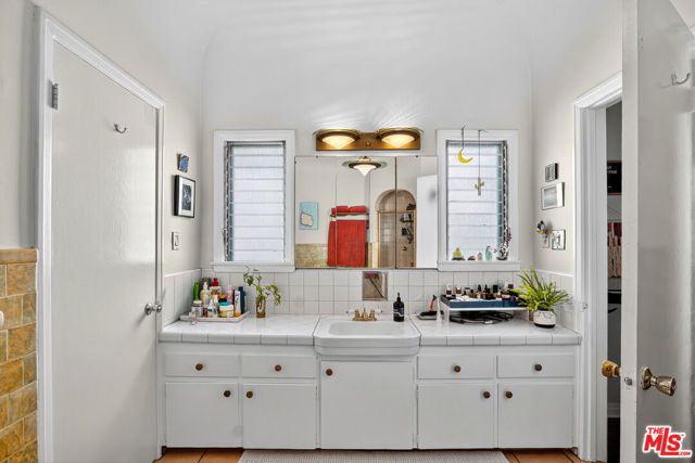 420 N Orange Drive, Los Angeles, CA 90036