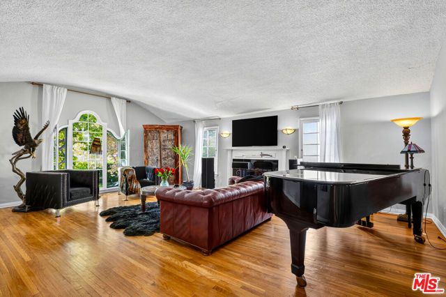 420 N Orange Drive, Los Angeles, CA 90036