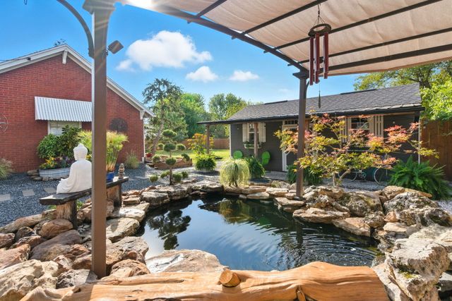 2112 W College Street, Springfield, MO 65806