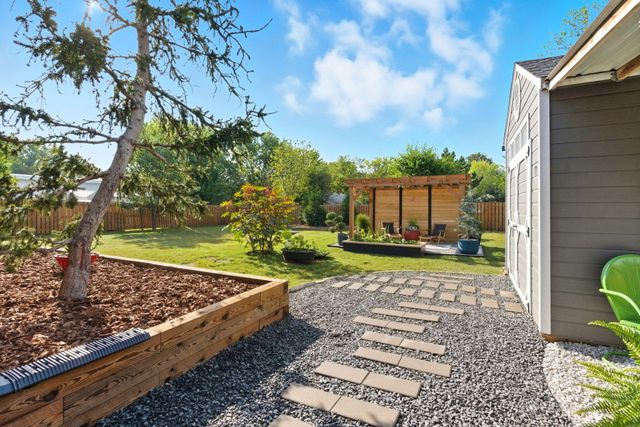 2112 W College Street, Springfield, MO 65806