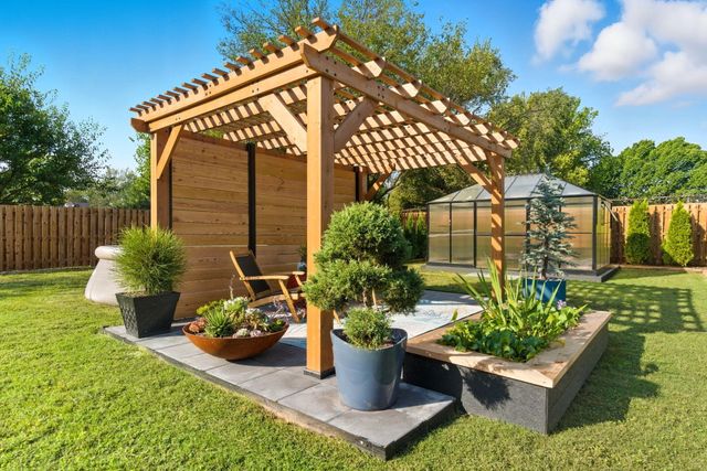 2112 W College Street, Springfield, MO 65806