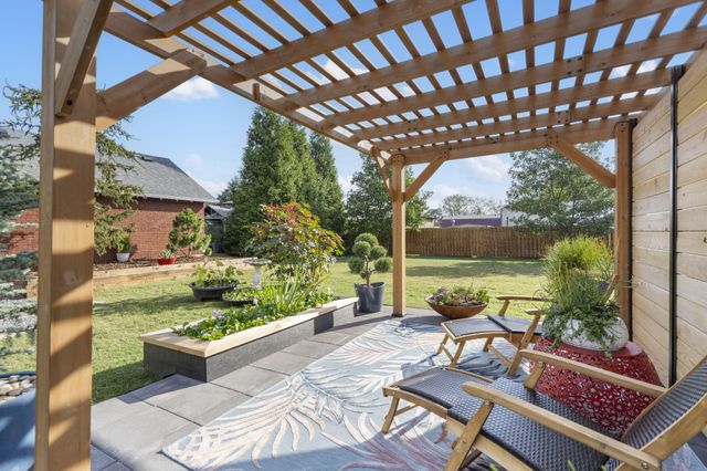 2112 W College Street, Springfield, MO 65806