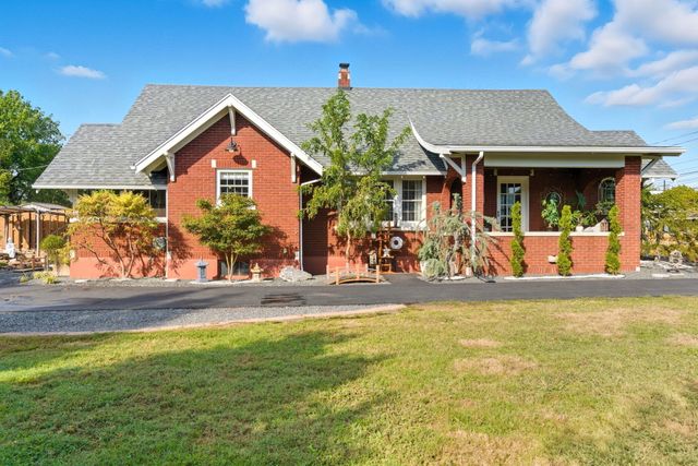 2112 W College Street, Springfield, MO 65806