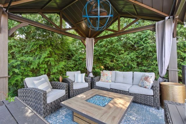 2112 W College Street, Springfield, MO 65806