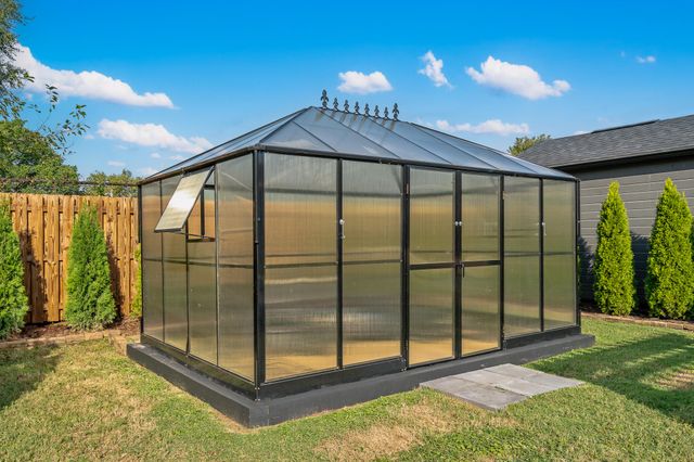 2112 W College Street, Springfield, MO 65806