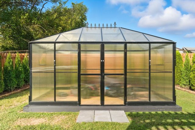 2112 W College Street, Springfield, MO 65806