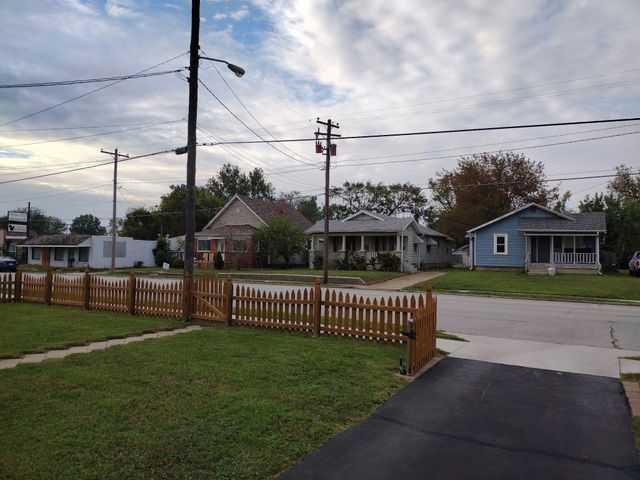 2112 W College Street, Springfield, MO 65806