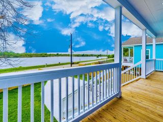 4620 North Railroad Avenue, Hitchcock, TX 77563