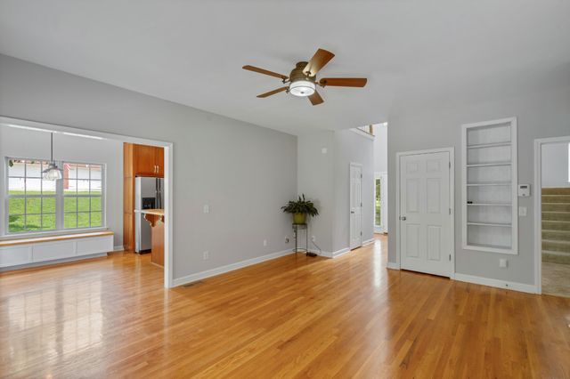 1011 Dickens Dr, Mount Juliet, TN 37122