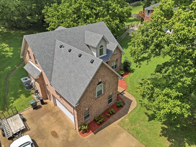 1011 Dickens Dr, Mount Juliet, TN 37122