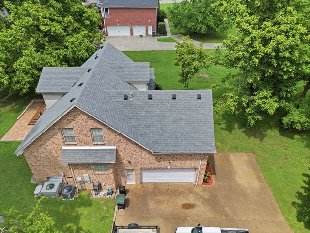 1011 Dickens Dr, Mount Juliet, TN 37122