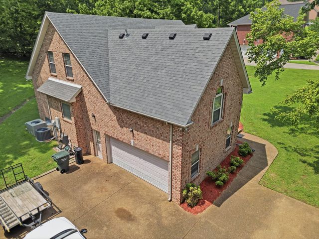 1011 Dickens Dr, Mount Juliet, TN 37122