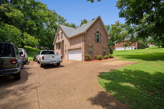 1011 Dickens Dr, Mount Juliet, TN 37122