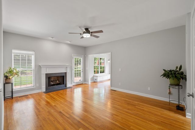 1011 Dickens Dr, Mount Juliet, TN 37122