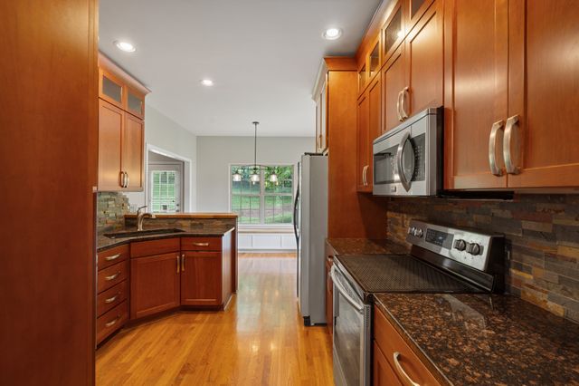 1011 Dickens Dr, Mount Juliet, TN 37122