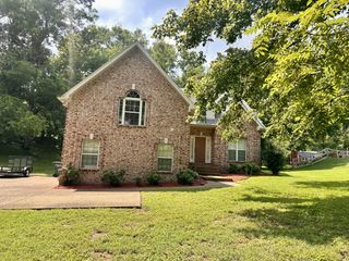 1011 Dickens Dr, Mount Juliet, TN 37122