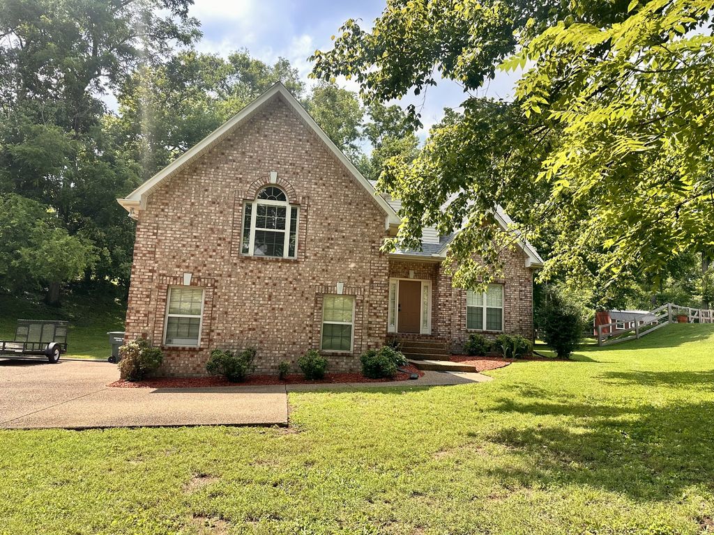 1011 Dickens Dr, Mount Juliet, TN 37122