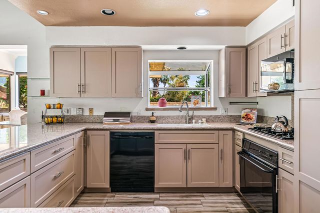 38651 Nyasa Drive, Palm Desert, CA 92211