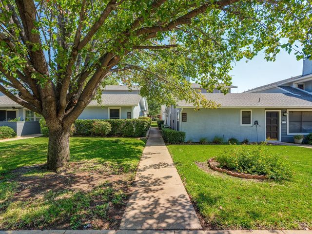 632 Timberline Drive, Hurst, TX 76053