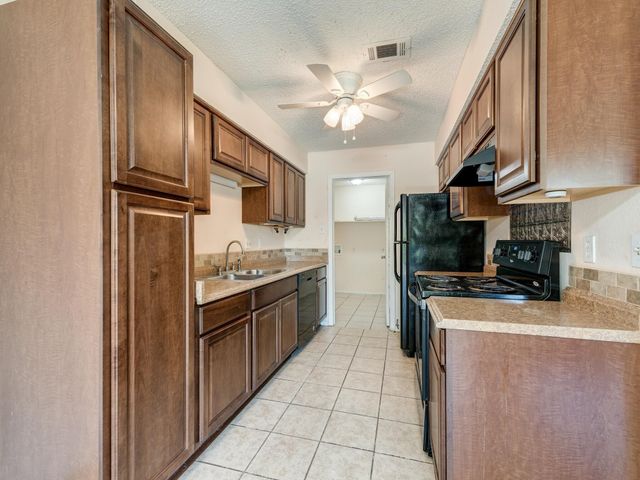 632 Timberline Drive, Hurst, TX 76053