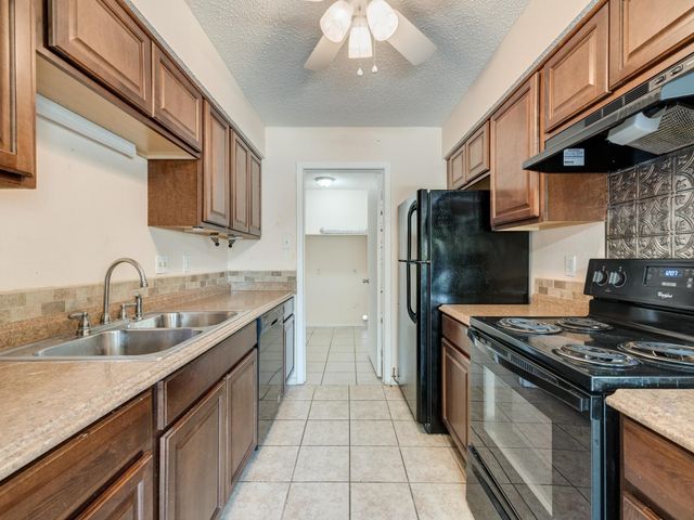632 Timberline Drive, Hurst, TX 76053