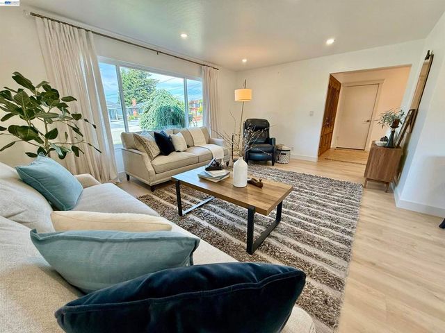 17880 Apricot Way, Castro Valley, CA 94546