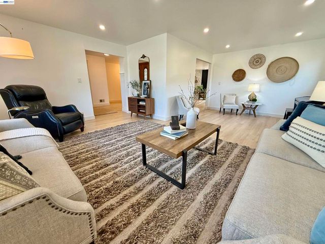 17880 Apricot Way, Castro Valley, CA 94546