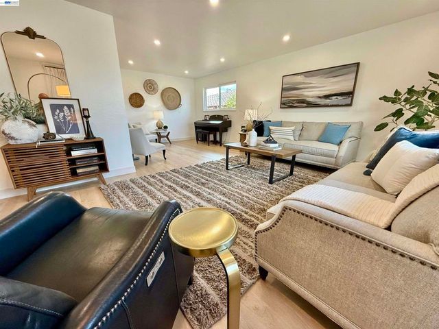 17880 Apricot Way, Castro Valley, CA 94546