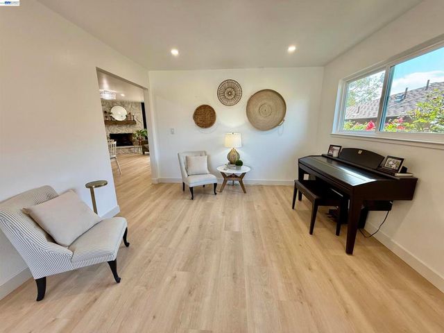 17880 Apricot Way, Castro Valley, CA 94546