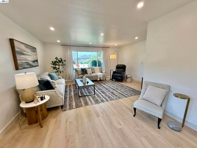 17880 Apricot Way, Castro Valley, CA 94546
