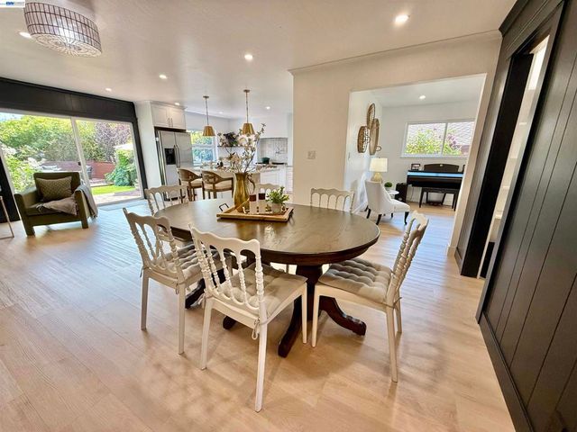 17880 Apricot Way, Castro Valley, CA 94546