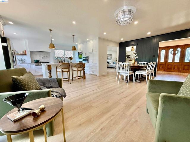 17880 Apricot Way, Castro Valley, CA 94546