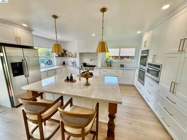 17880 Apricot Way, Castro Valley, CA 94546