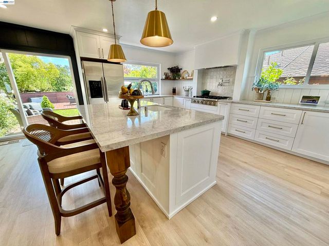17880 Apricot Way, Castro Valley, CA 94546