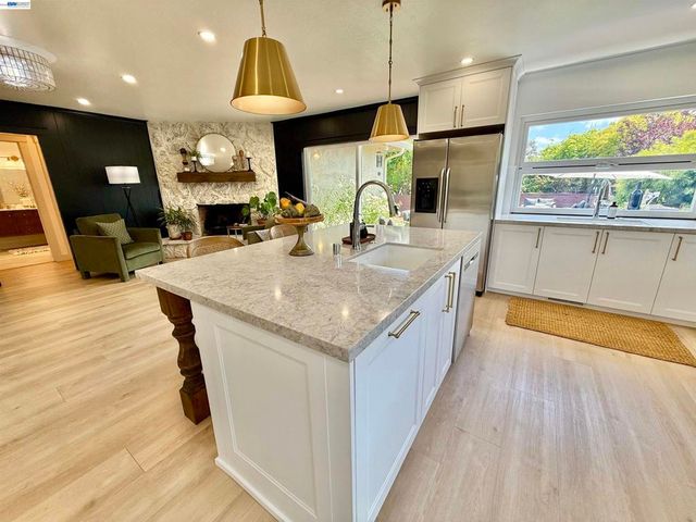 17880 Apricot Way, Castro Valley, CA 94546