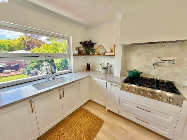 17880 Apricot Way, Castro Valley, CA 94546