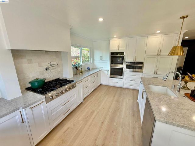 17880 Apricot Way, Castro Valley, CA 94546