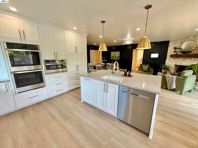 17880 Apricot Way, Castro Valley, CA 94546