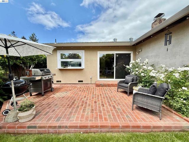 17880 Apricot Way, Castro Valley, CA 94546