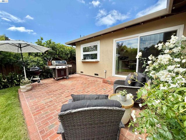 17880 Apricot Way, Castro Valley, CA 94546