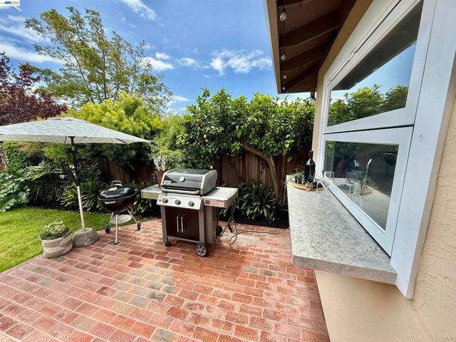 17880 Apricot Way, Castro Valley, CA 94546