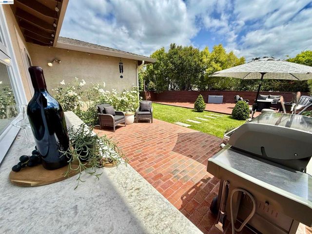 17880 Apricot Way, Castro Valley, CA 94546