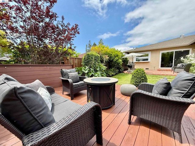 17880 Apricot Way, Castro Valley, CA 94546