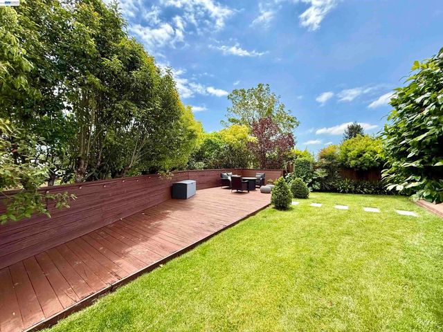17880 Apricot Way, Castro Valley, CA 94546