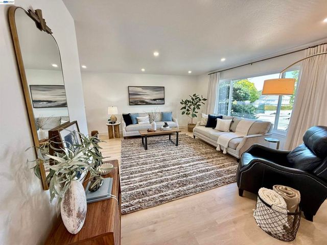 17880 Apricot Way, Castro Valley, CA 94546